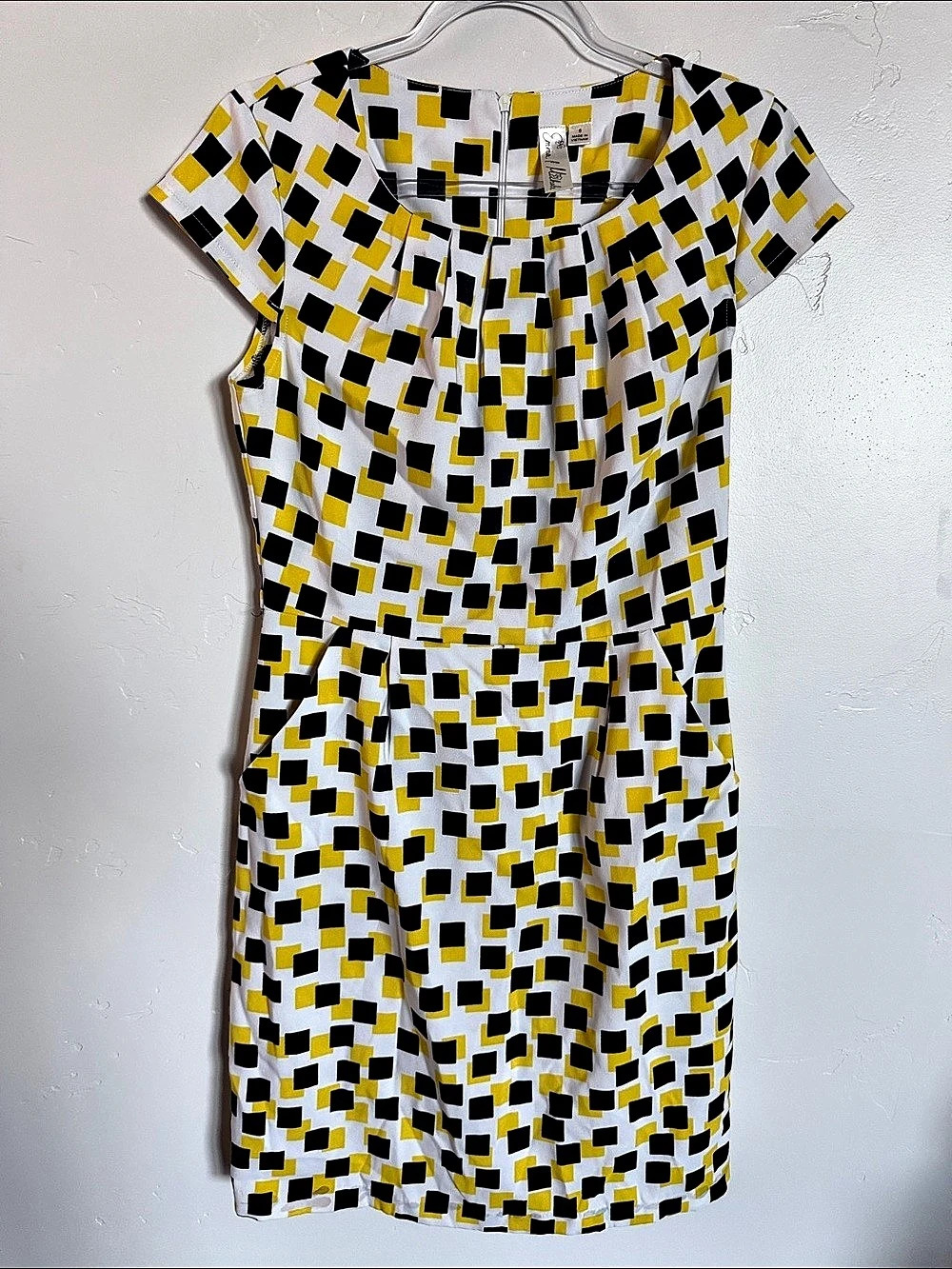 Geometric Mini Dress in Yellow & Black Size 6 Like New